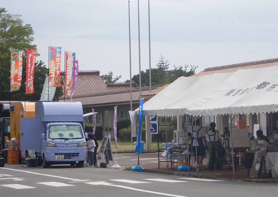 オープンホスピタル2026 玄関前の出店
